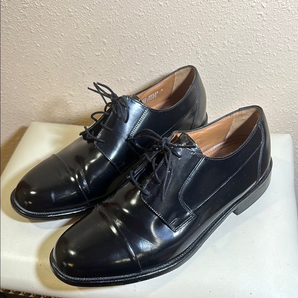 Bostonian Cap toe Oxfords size 10 1/2 W - Picture 1 of 9